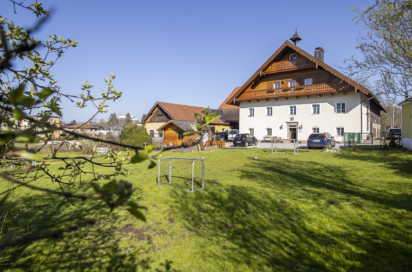 Zu sehen ist ein Bild von der Firma Rettet das Kind Salzburg gGmbH aus 5020-Salzburg in Österreich, das Bild erscheint in einer Bildergalerie von maximal 5 Bildern, die das Firmengebäude, Arbeitsplätze, Werkstatt, ein Teamfoto oder Produktfotos enthält.